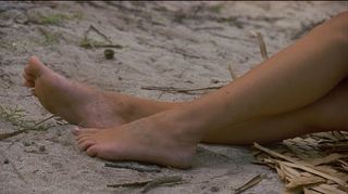 Milla Jovovich feet photo thumbnail