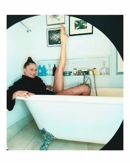 Mariana Ximenes feet photo thumbnail