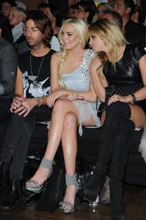 Lindsay Lohan feet photo thumbnail