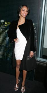 Zoe Saldana feet photo thumbnail