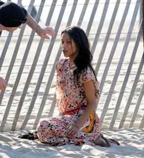Zoe Saldana feet photo thumbnail