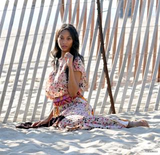 Zoe Saldana feet photo thumbnail