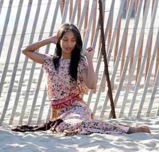 Zoe Saldana feet photo thumbnail