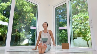 Kino MacGregor feet photo thumbnail