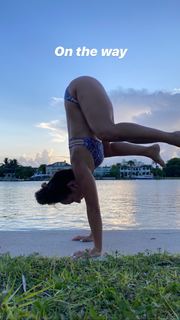 Kino MacGregor feet photo thumbnail
