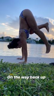 Kino MacGregor feet photo thumbnail