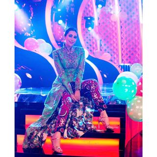 Karisma Kapoor feet photo thumbnail