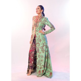 Karisma Kapoor feet photo thumbnail