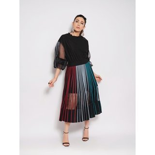 Karisma Kapoor feet photo thumbnail