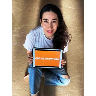 Karisma Kapoor feet photo thumbnail