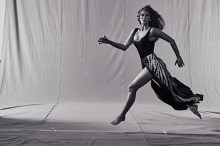 Delta Goodrem feet photo thumbnail