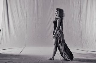 Delta Goodrem feet photo thumbnail