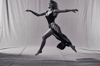 Delta Goodrem feet photo thumbnail