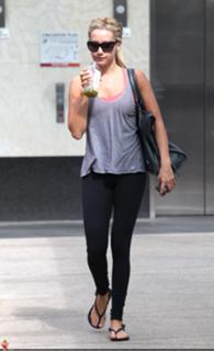 Ashley Tisdale feet photo thumbnail