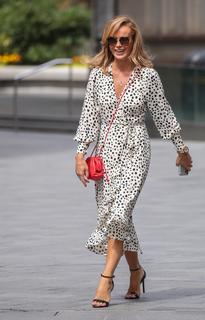 Amanda Holden feet photo thumbnail