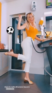 Diletta Leotta feet photo thumbnail