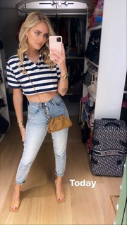Chiara Ferragni feet photo thumbnail