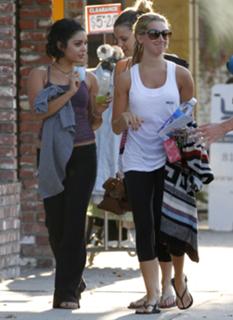 Ashley Tisdale feet photo thumbnail