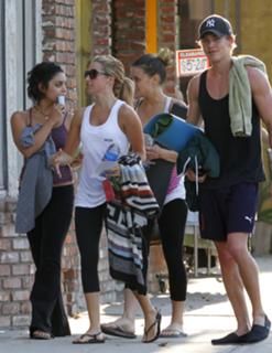 Ashley Tisdale feet photo thumbnail