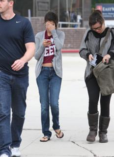 Selena Gomez feet photo thumbnail