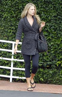 Ali Larter feet photo thumbnail