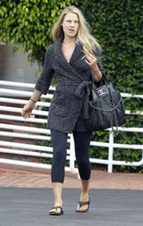 Ali Larter feet photo thumbnail