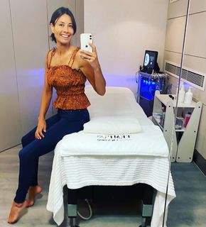 Melanie Sykes feet photo thumbnail