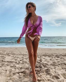 Kara Del Toro feet photo thumbnail