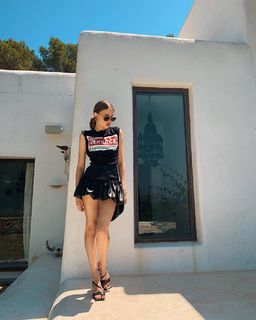 Xenia Tchoumitcheva feet photo thumbnail