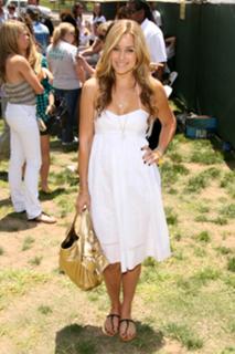 Lauren Conrad feet photo thumbnail