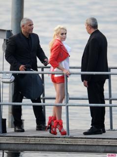 Lindsay Lohan feet photo thumbnail