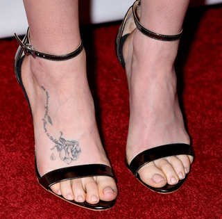 Lily Collins feet photo thumbnail