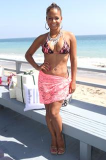 Christina Milian feet photo thumbnail