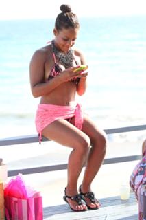 Christina Milian feet photo thumbnail