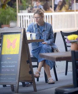 Claire Danes feet photo thumbnail