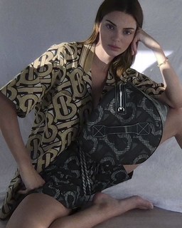 Kendall Jenner feet photo thumbnail