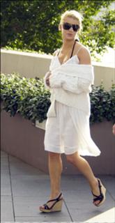 Jessica Simpson feet photo thumbnail