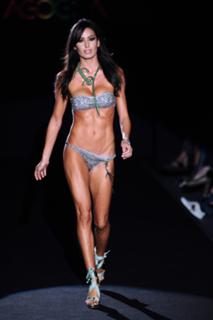Elisabetta Gregoraci feet photo thumbnail