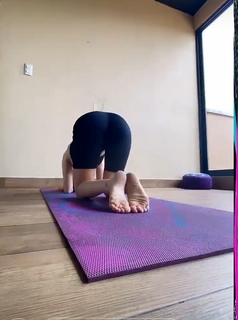 Yoseline Hoffman feet photo thumbnail