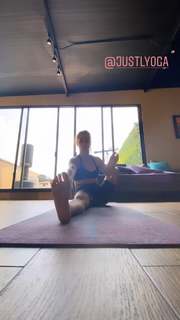 Yoseline Hoffman feet photo thumbnail