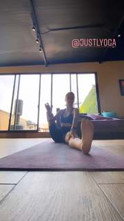 Yoseline Hoffman feet photo thumbnail