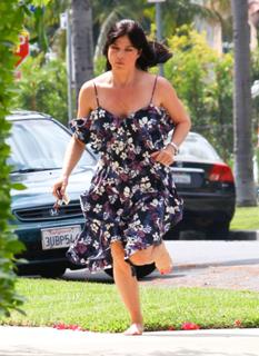Selma Blair feet photo thumbnail