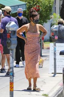 Vanessa Hudgens feet photo thumbnail