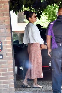 Vanessa Hudgens feet photo thumbnail