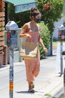 Vanessa Hudgens feet photo thumbnail