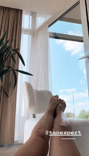 Klaudia Halejcio feet photo thumbnail