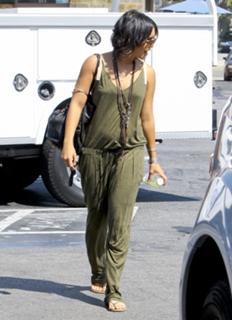 Vanessa Hudgens feet photo thumbnail