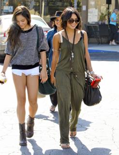 Vanessa Hudgens feet photo thumbnail