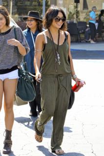 Vanessa Hudgens feet photo thumbnail
