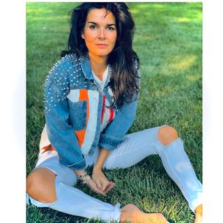 Angie Harmon feet photo thumbnail